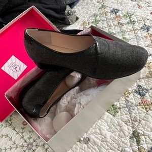 Brand new Taryn Rose grey flannel shoes with 1 inch heel. No flaws.